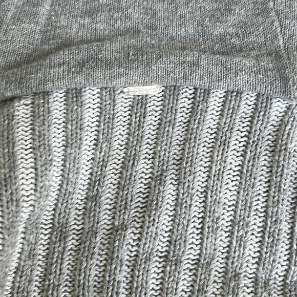 Excellent condition Lululemon cable knit full zip sweater - Picture 14 of 14